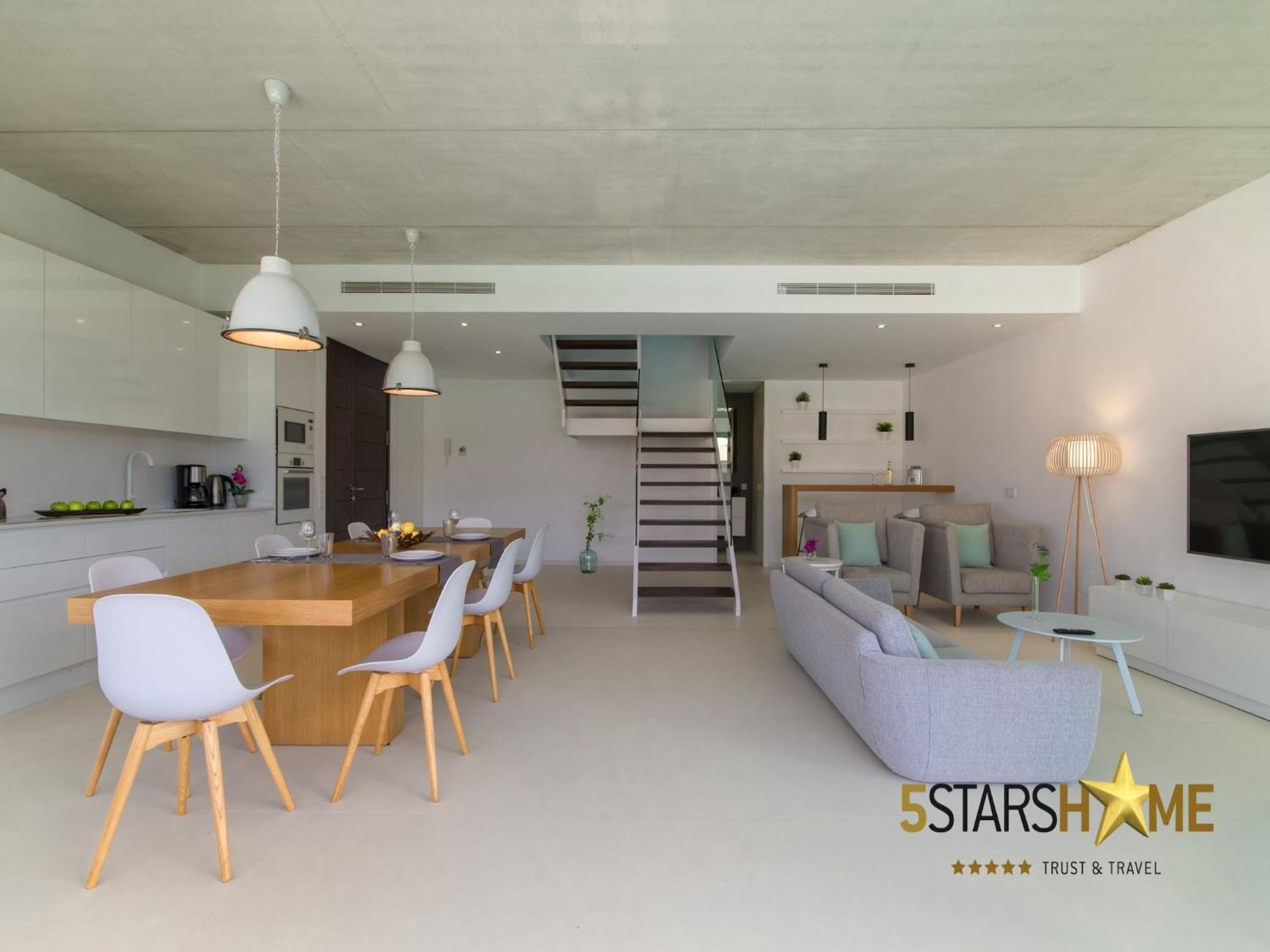 Villa Seaside With Swimming Pool