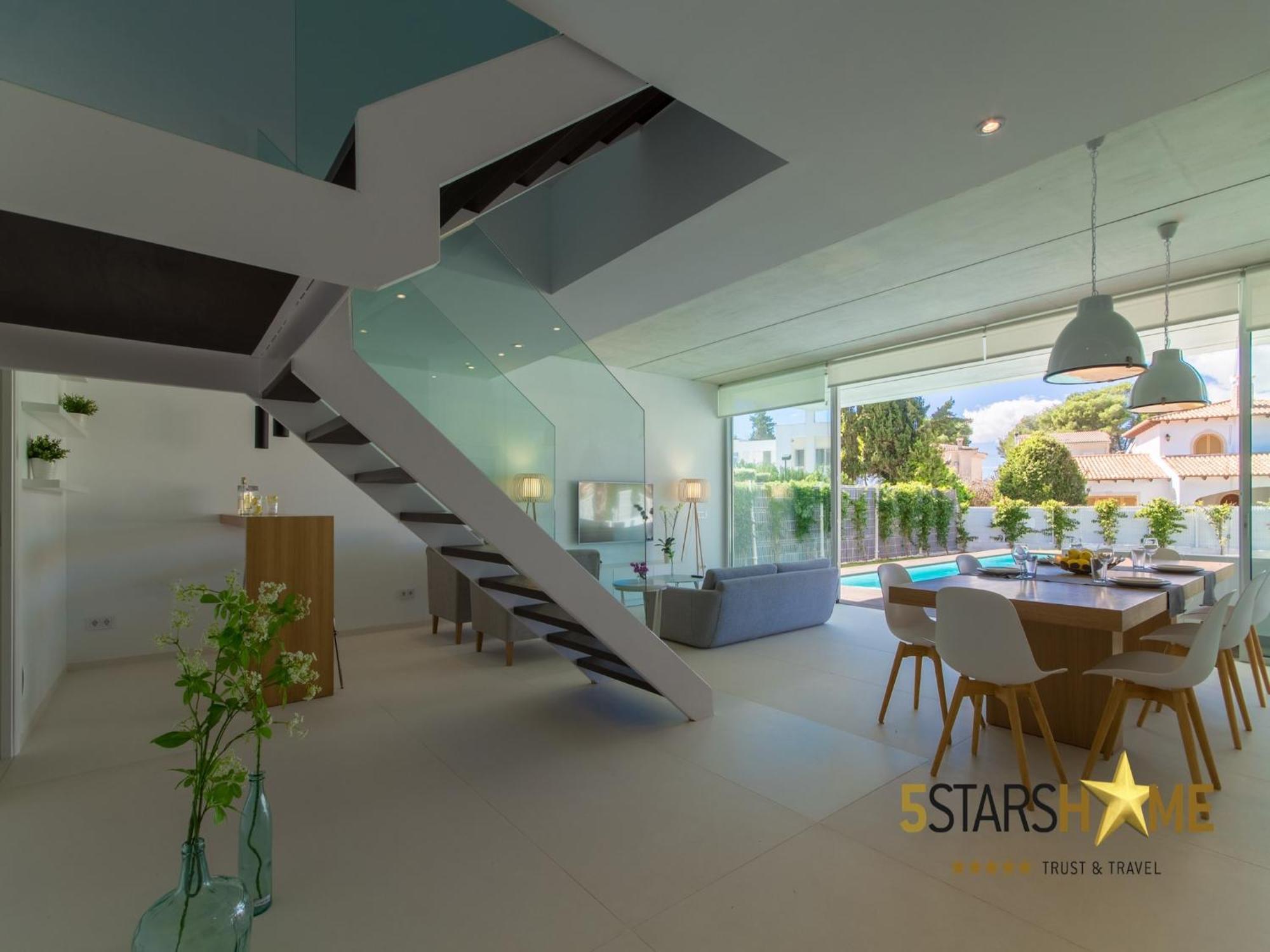 Villa Seaside With Swimming Pool