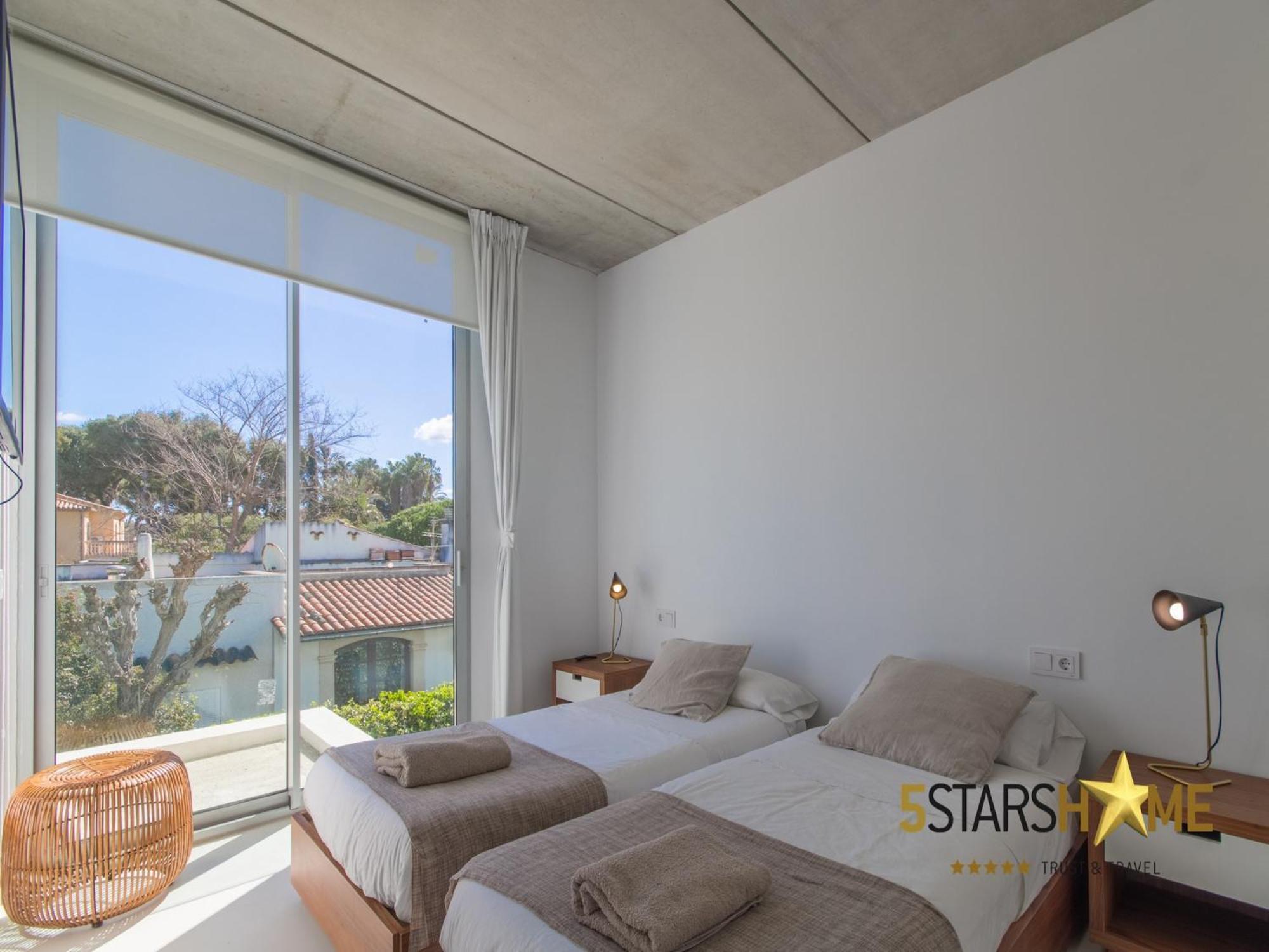 Seaside With Swimming Pool Villa