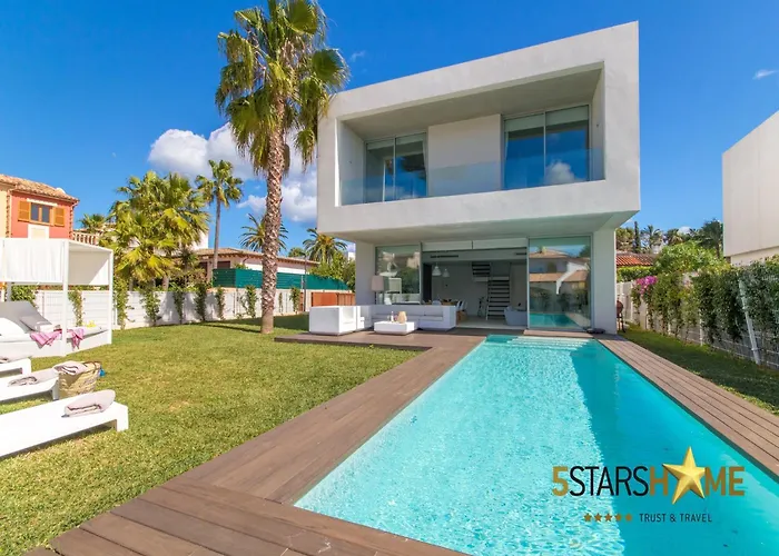 Seaside Villa With Swimming Pool