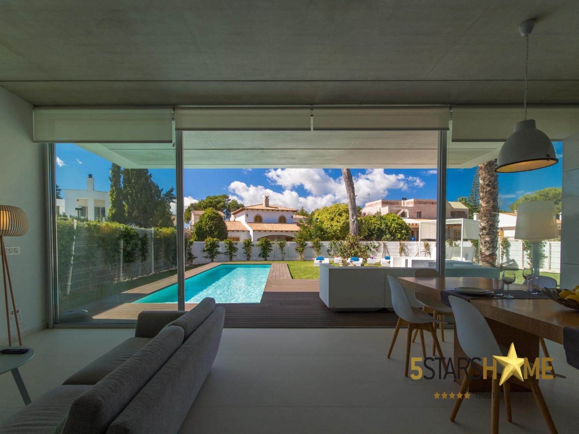 Villa Seaside With Swimming Pool